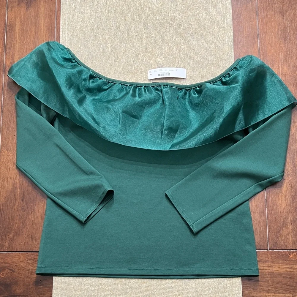 ❤️ J Crew Emerald Off-Shoulder Top